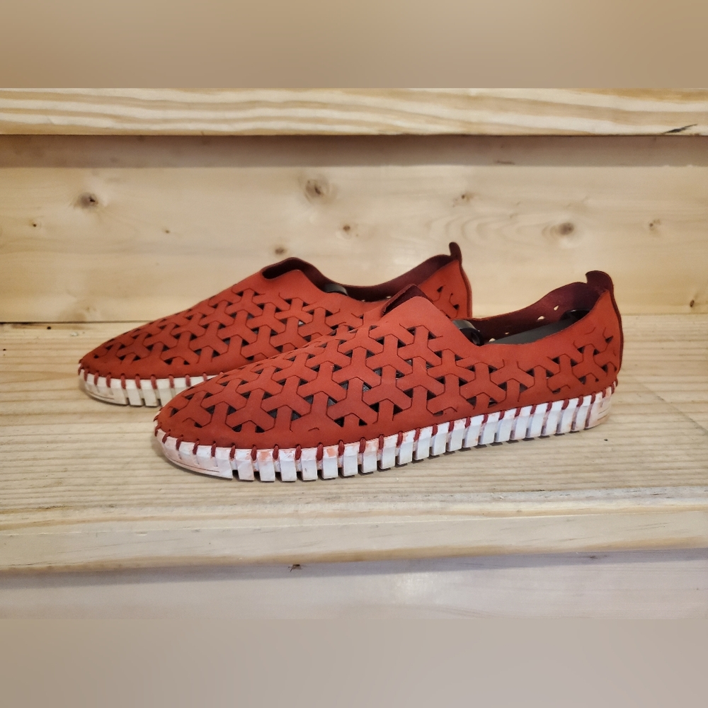 Eric Michael Womens European Casual Light Weight Slip On Flat Red Sz 40 EU 9 US